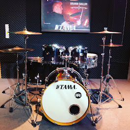 Schwarzes TAMA Drumset